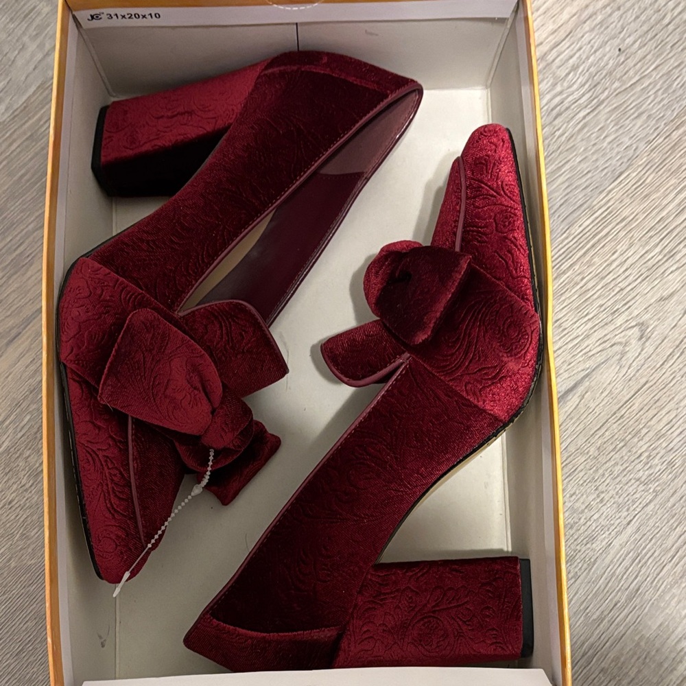 Bella Vita Gala 2 Women's red velour damask heels - Picture 6 of 8